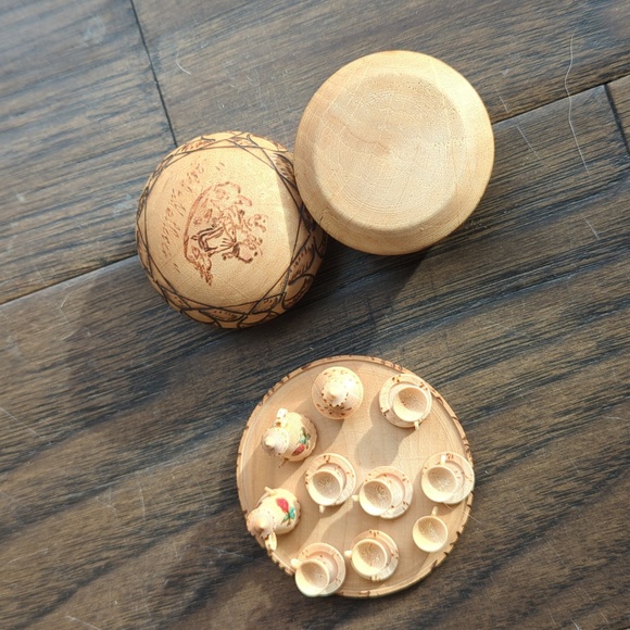 Miniature Tea Set With - Picture 5 of 11